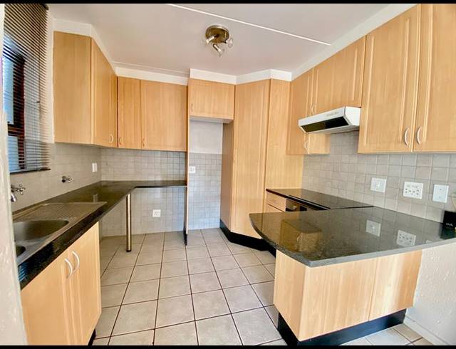 2 BEDROOM PROPERTY TO RENT IN PINESLOPES
